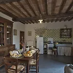 ファームステイ Castello Di Pratelli インチーザ・イン・ヴァルダルノ